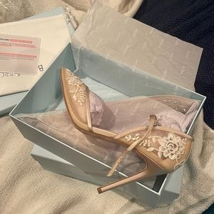 Bella Belle Claudia Nude Heels - like new Size 9